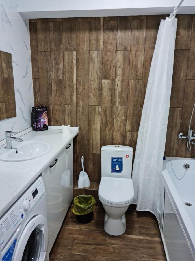 Апартаменты В Центре, В Новом Доме Almatî Exterior foto