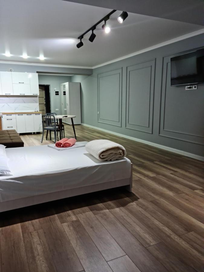 Апартаменты В Центре, В Новом Доме Almatî Exterior foto