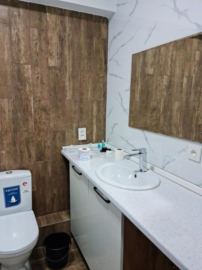 Апартаменты В Центре, В Новом Доме Almatî Exterior foto