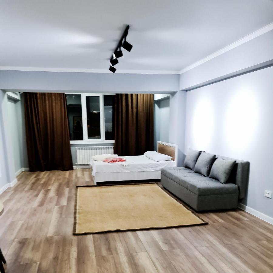 Апартаменты В Центре, В Новом Доме Almatî Exterior foto