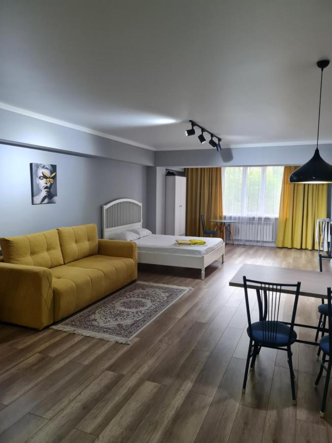 Апартаменты В Центре, В Новом Доме Almatî Exterior foto