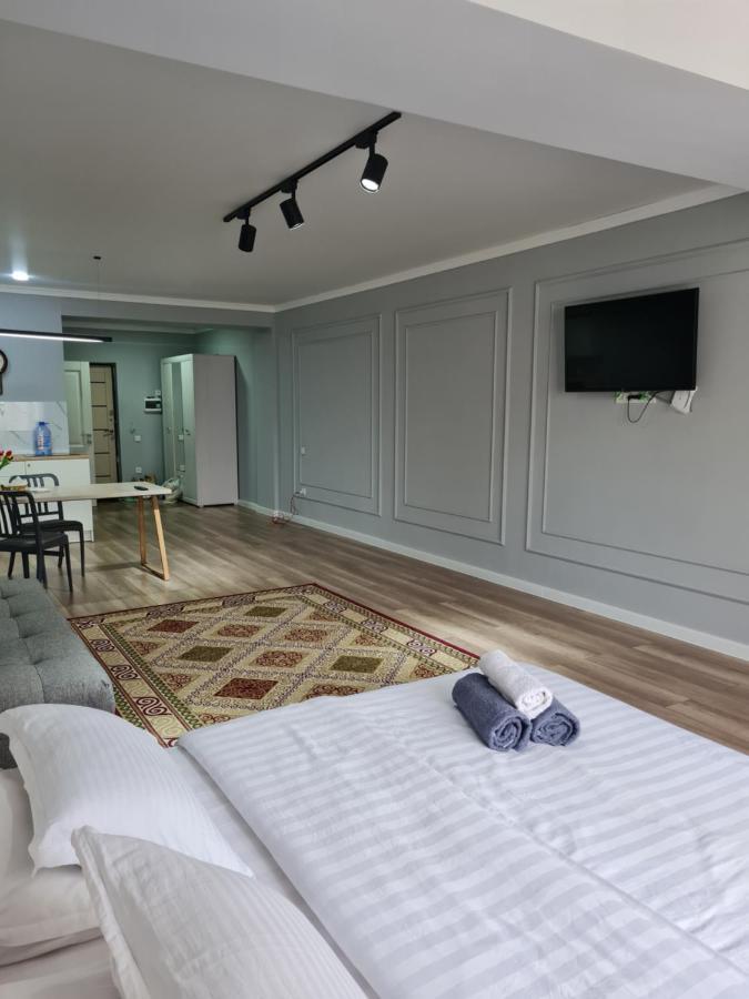 Апартаменты В Центре, В Новом Доме Almatî Exterior foto