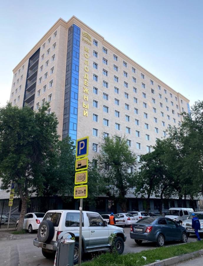 Апартаменты В Центре, В Новом Доме Almatî Exterior foto