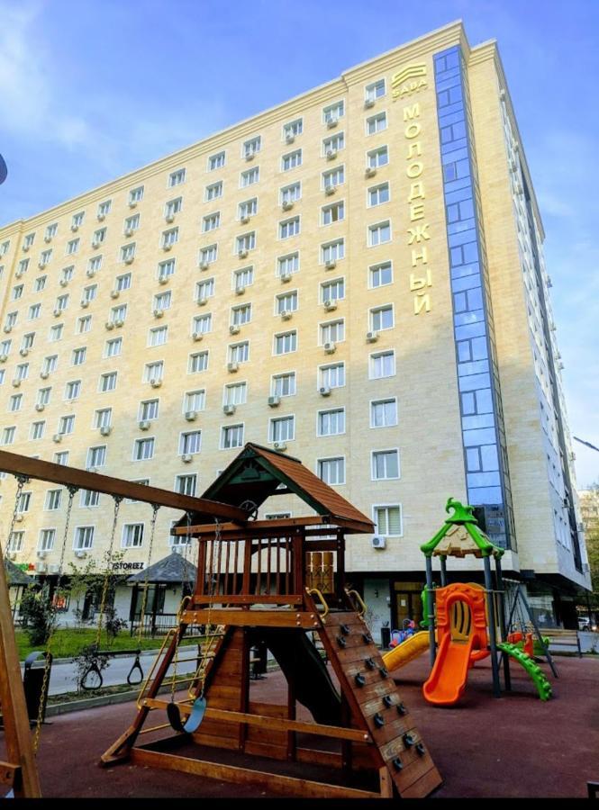 Апартаменты В Центре, В Новом Доме Almatî Exterior foto