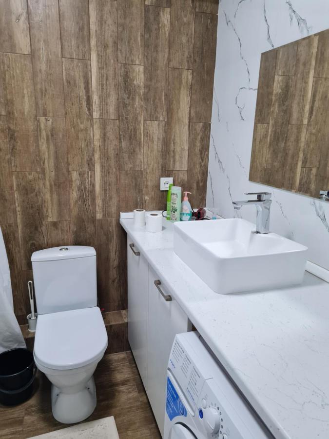 Апартаменты В Центре, В Новом Доме Almatî Exterior foto